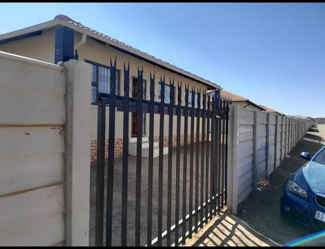 3 BEDROOM HOUSE FOR SALE IN AZAADVILLE